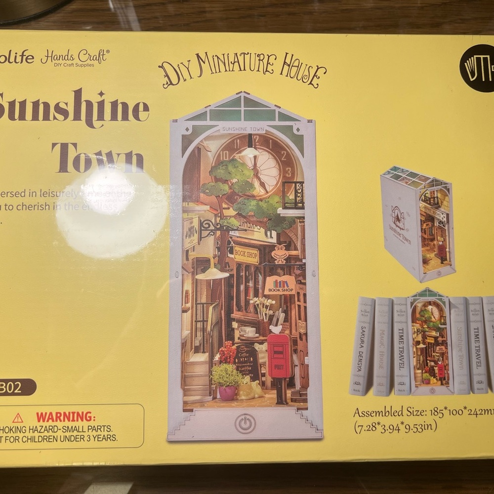 NWT Book Nook Kit Sunshine Tow